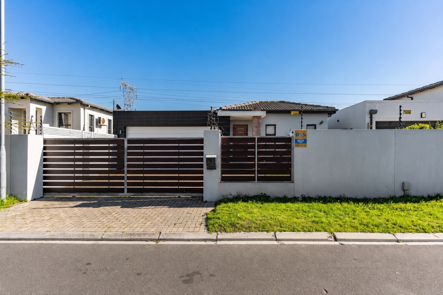 3 Bedroom Property for Sale in Parklands North Western Cape
